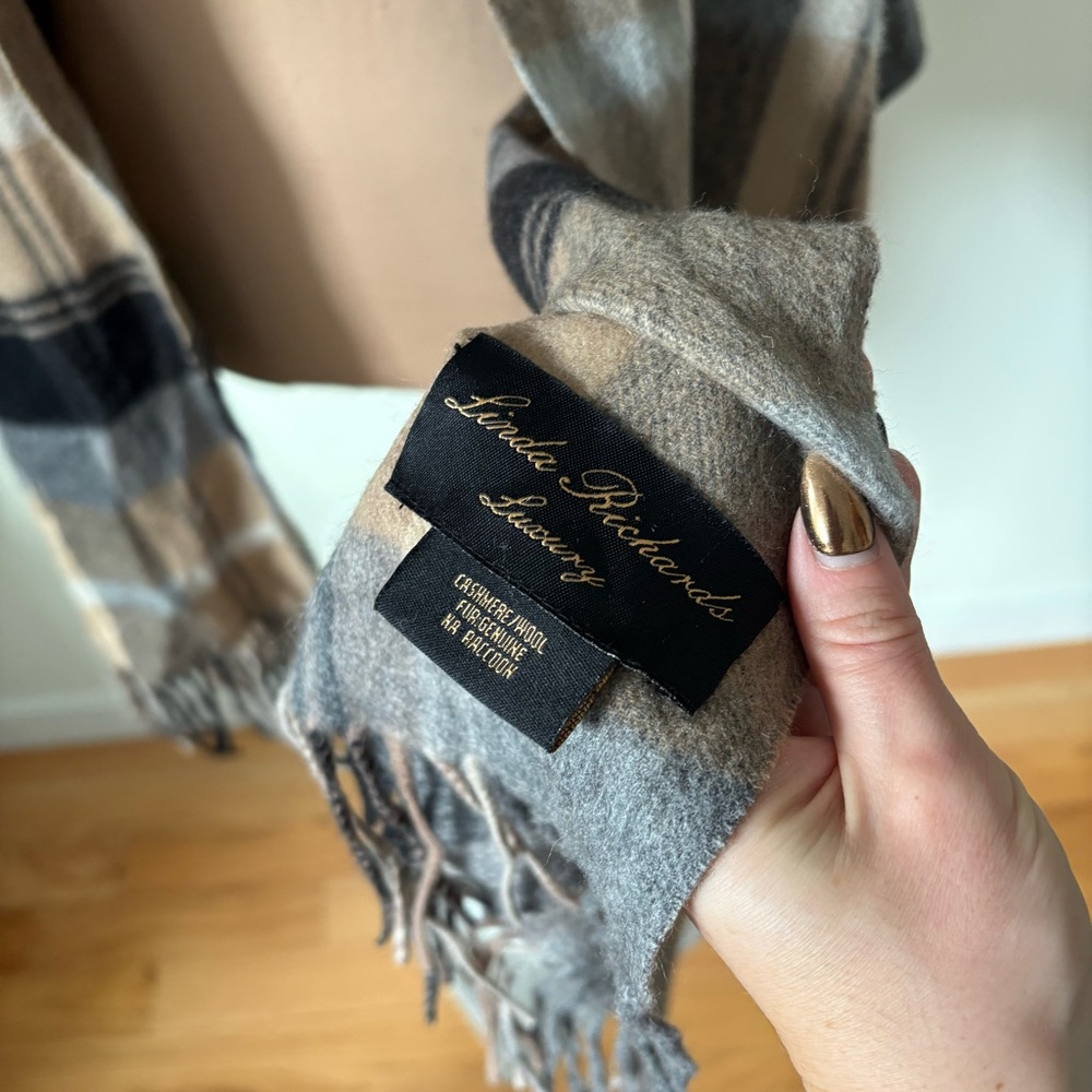 Linda Richards Luxury Cashmere Wool Removable Raccoon Fur Trim Plaid Wrap OS - Picture 7 of 9